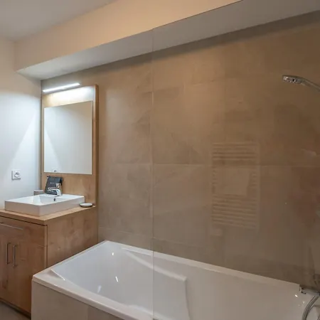 De Luxe, Centre Alpe D'huez, 3 Chambres, Acces Direct Pistes, Parking Inclus - Fr-1-645-84 * Huez